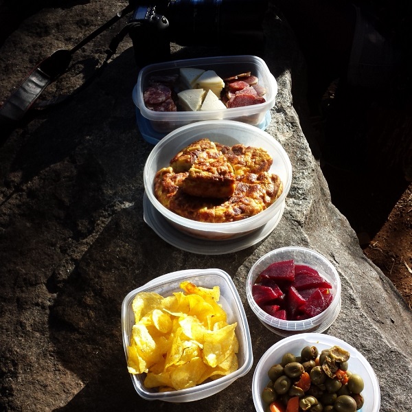 Disfruta de un almuerzo al aire libre en el bucolico campo